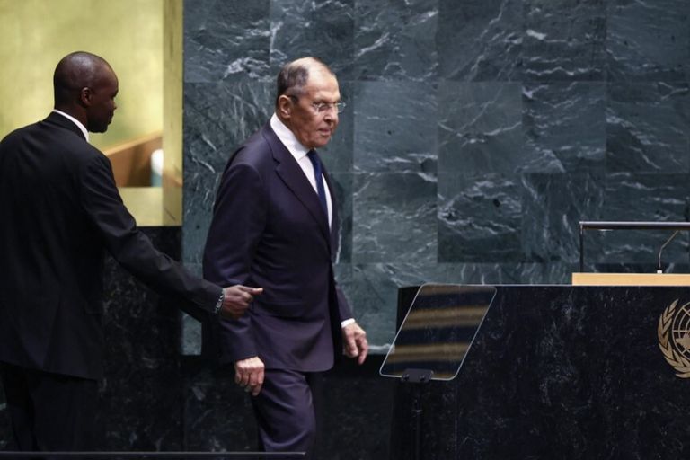 Lavrov attacca l'Europa: "Fa di tutto per ostacolare i negoziati". Trump: "Mosca e Kiev trovino un'intesa"