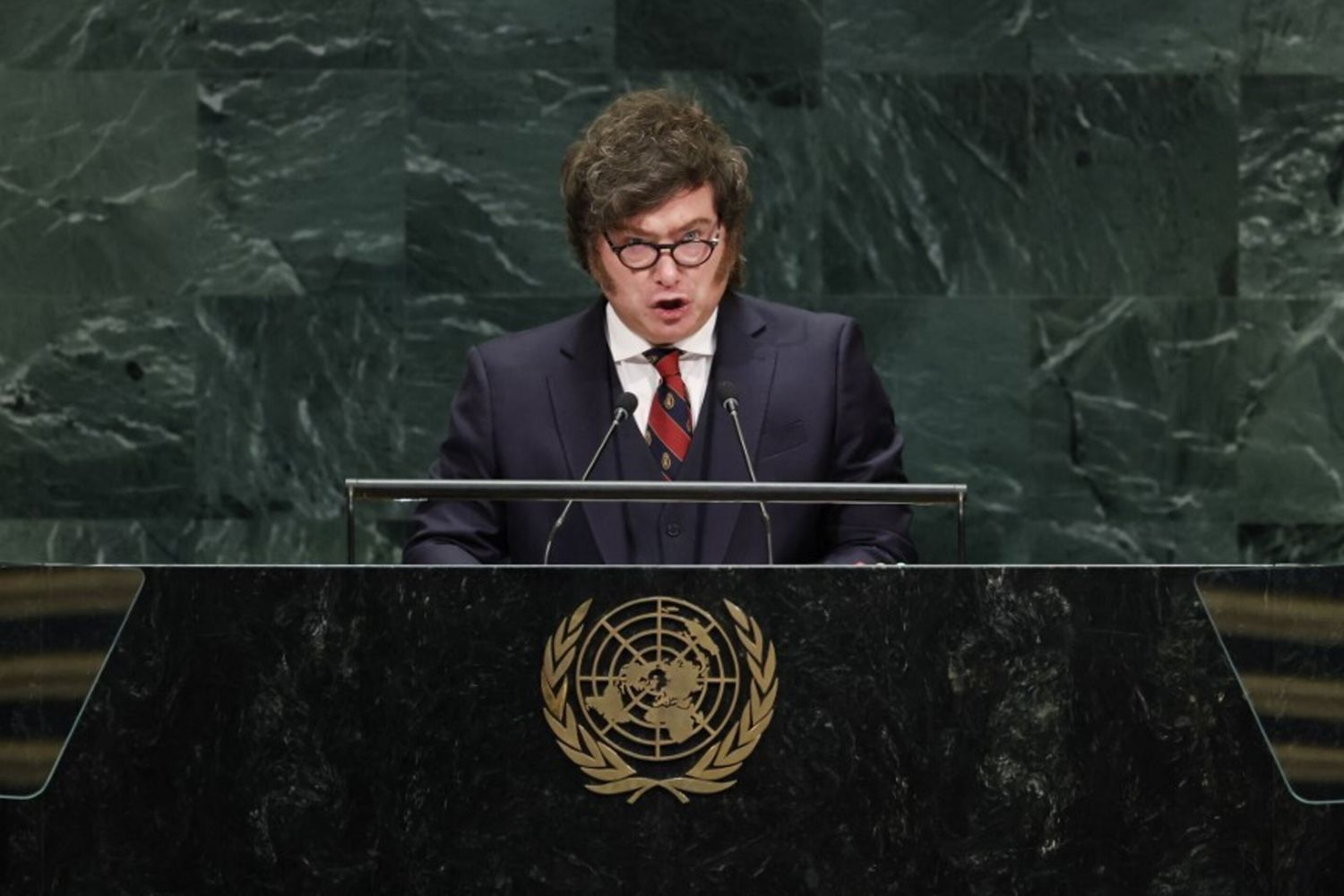 Ultimatum di Milei al Regno Unito: "Fermi le estrazioni a Malvine in 15 giorni"