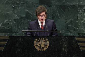 Ultimatum di Milei al Regno Unito: "Fermi le estrazioni a Malvine in 15 giorni"