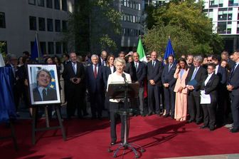 La presidente della Commissione europea, Ursula von der Leyen, durante la cerimonia per intitolare un edificio a David Sassoli