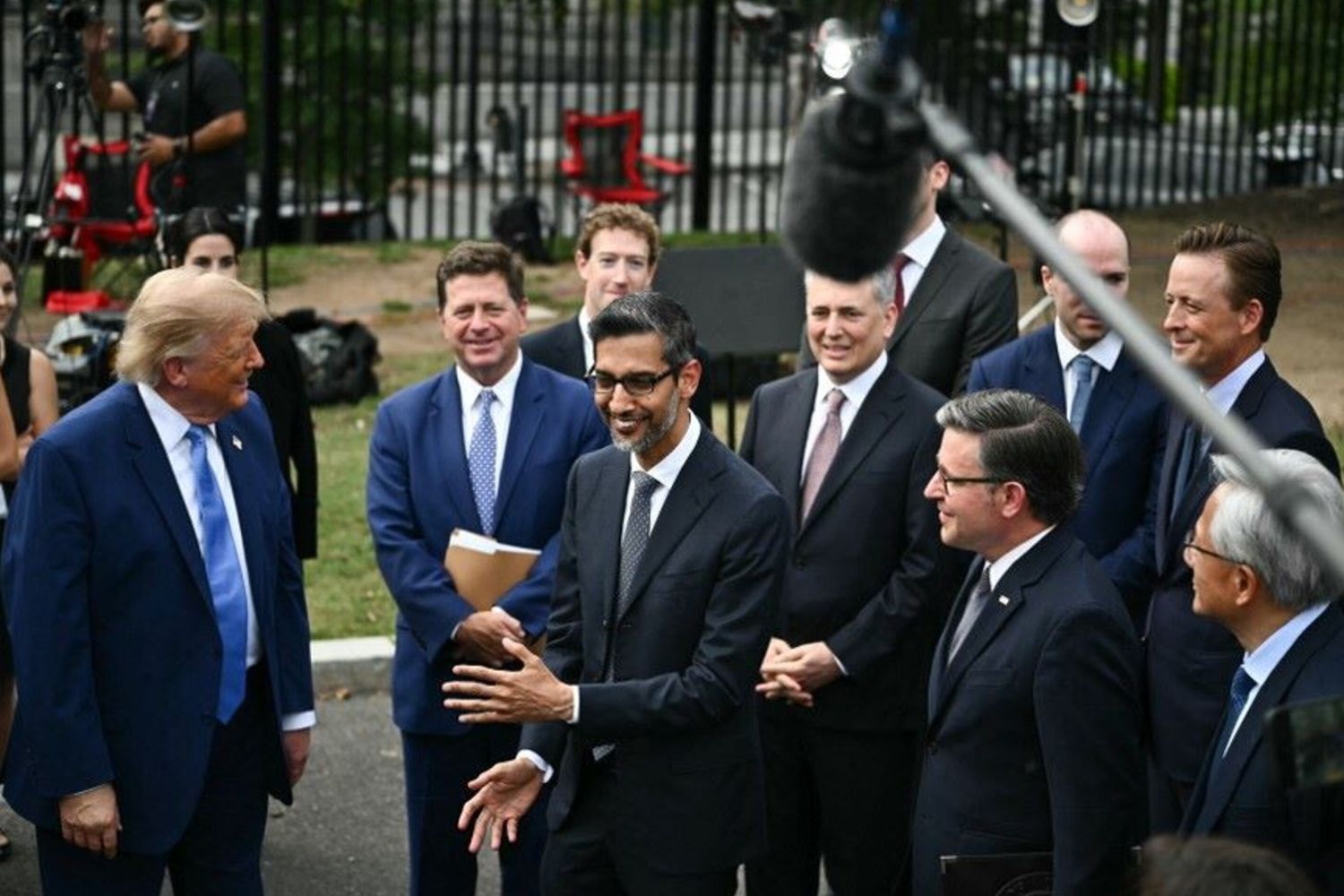 Incontro alla Casa Bianca tra Trump e i dirigenti delle aziende sull'Intelligenza artificiale