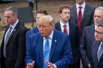 Trump dopo l'incontro alla Casa Bianca con i dirigenti delle aziende sull'Ia