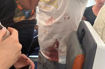 Un passeggero ferito sul volo Dubai-Tel Aviv