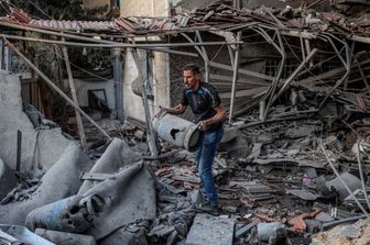 Raid aereo contro un condominio: morti cinque palestinesi a Gaza City