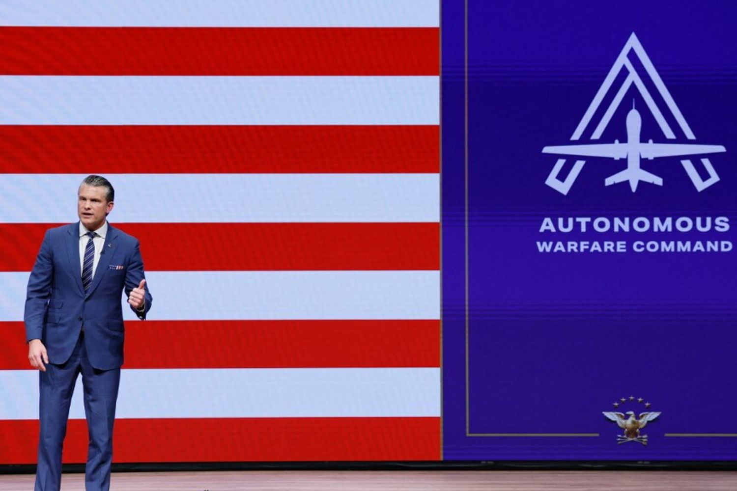 Il Segretario alla Difesa statunitense Pete Hegseth