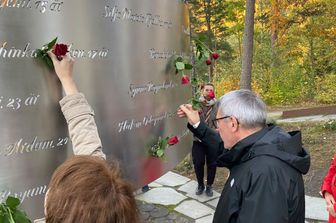 Landini a Utøya, in Norvegia,  commemora le vittime della strage del 2011