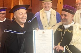 Vasco Rossi dottore di ricerca honoris causa in Politica e Comunicazione all'Universita' di Salerno
