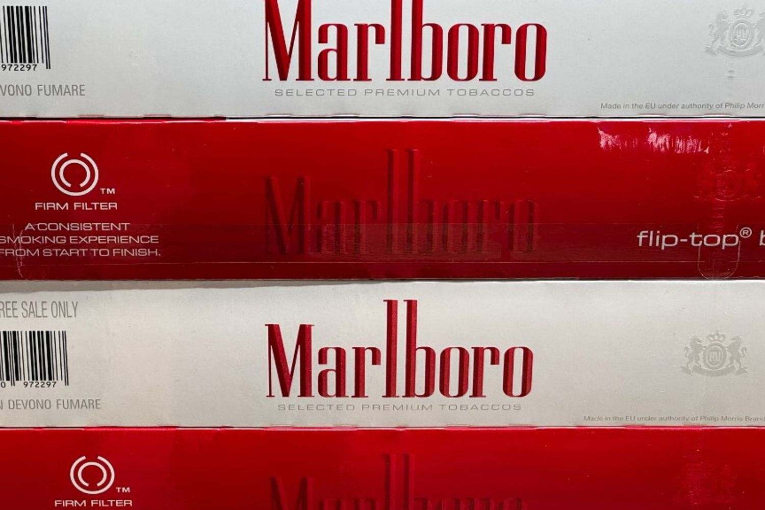 Scoperta una fabbrica clandestina di Marlboro vicino Parigi: in 5 a processo