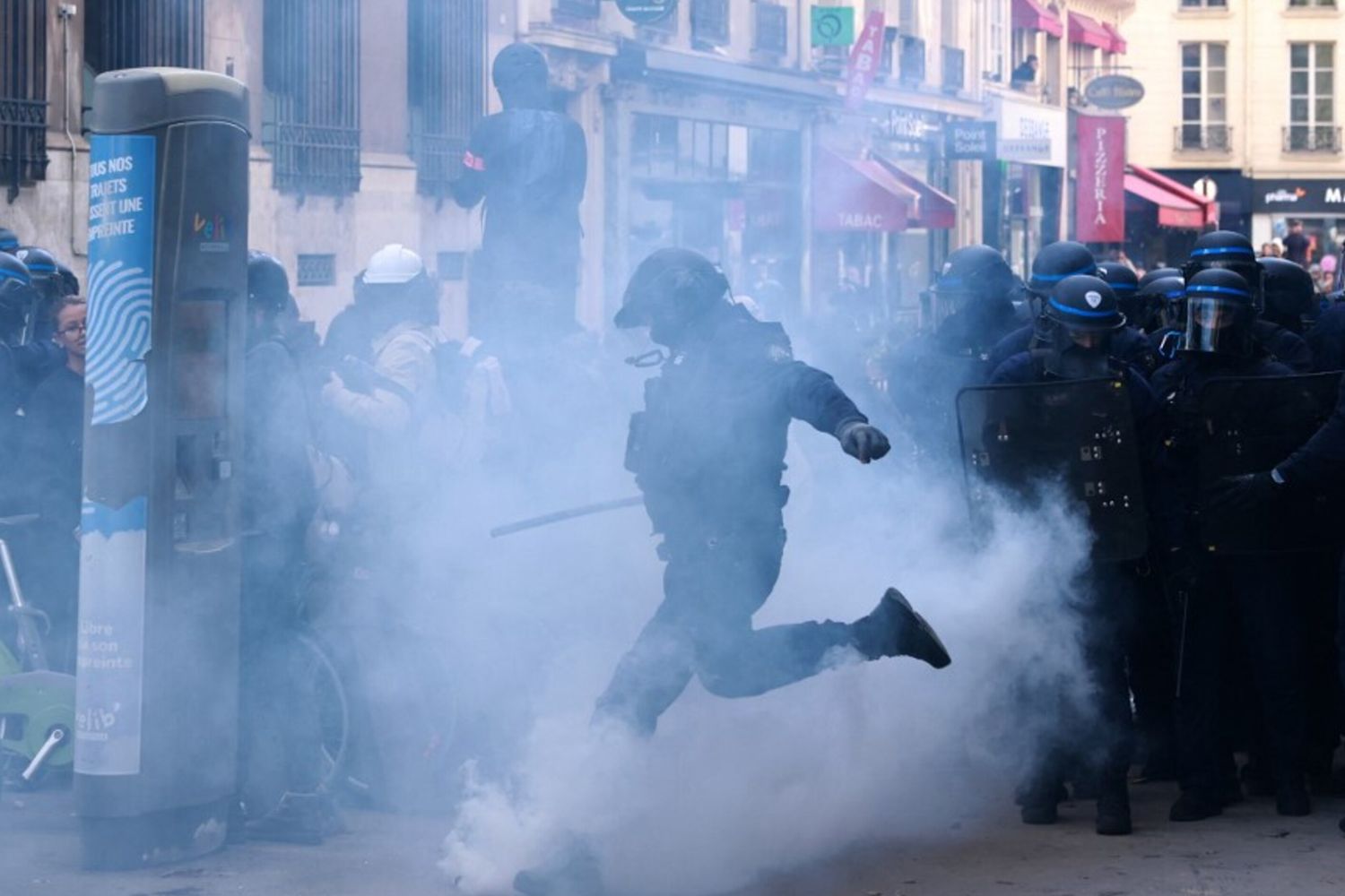 Scontri in Francia