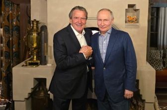 Putin festeggia il compleanno con Schröder