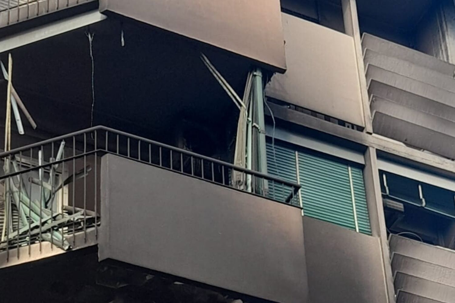 Morta a Milano nel rogo di una casa popolare, il quartiere di Niguarda chiede giustizia