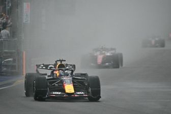 Il pilota della Red Bull Racing, Max Verstappen, durante la gara sprint che precede il Gran Premio di Formula 1 di Singapore