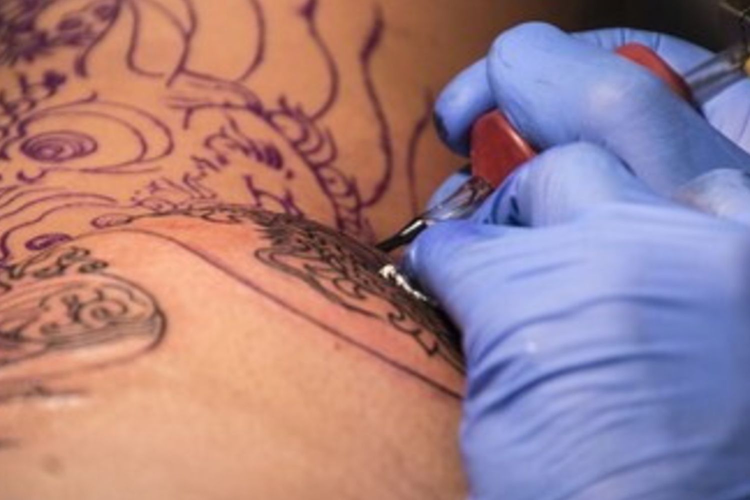 Tatuaggio, tatuatore (Pixabay)