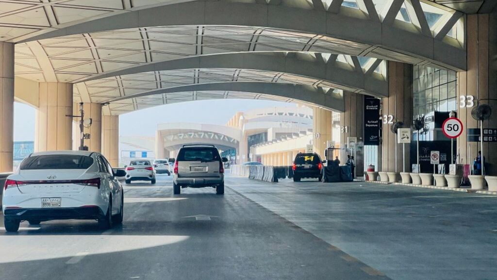 L'esterno dell'aeroporto di Riad in Arabia Saudita