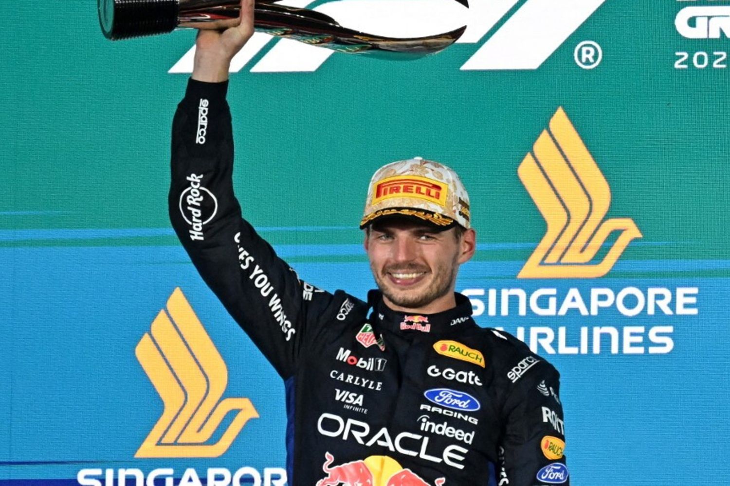 Formula uno, Verstappen s'impone a Singapore, Leclerc secondo e Antonelli vede il titolo mondiale