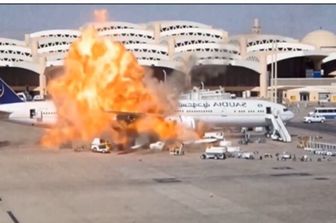 Aereo della compagnia di bandiera saudita colpito dagli Houthi all'Aeroporto di Riad