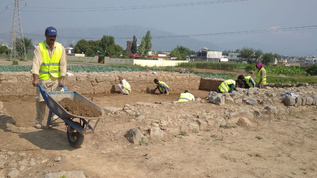 Pakistan, portato alla luce un monumento antico di quasi 100 metri: la scoperta è italiana