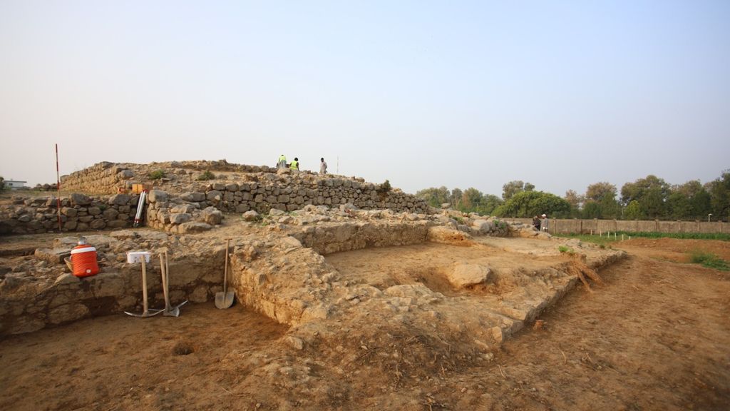 Pakistan, portato alla luce un monumento antico di quasi 100 metri: la scoperta è italiana