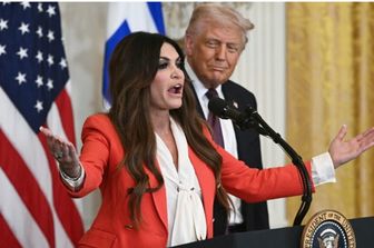 Kimberly Guilfoyle non è più ambasciatrice Usa in Grecia. Trump silura l'ex nuora
