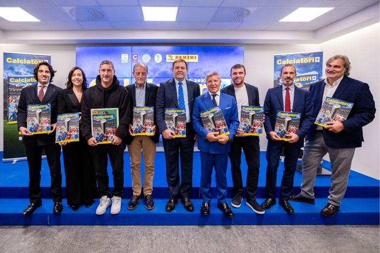 Ritorna l'album dei Calciatori Panini, 589 figurine tra miti e talenti