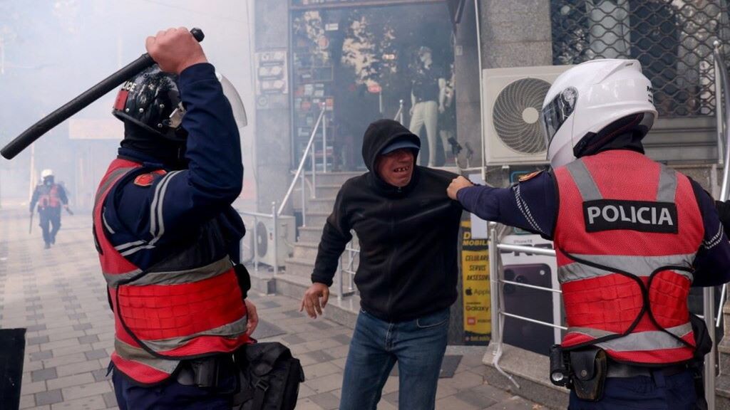Proteste a Tirana