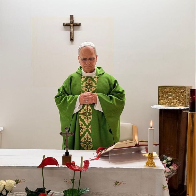 Le prime immagini del Papa dopo il ricovero al Gemelli