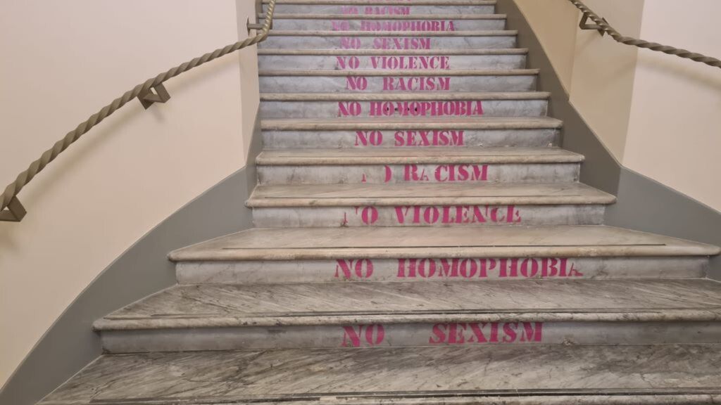 La scalinata del teatro Valli di Roma
