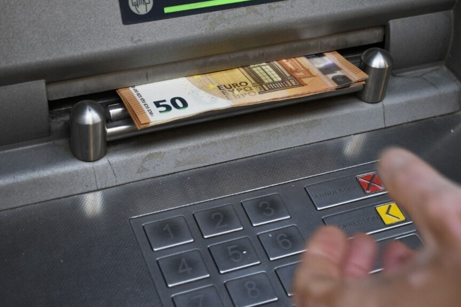 Assalto ai bancomat nell'Ennese, demolite le facciate di due edifici