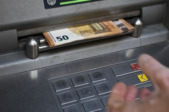 Assalto ai bancomat nell'Ennese, demolite le facciate di due edifici