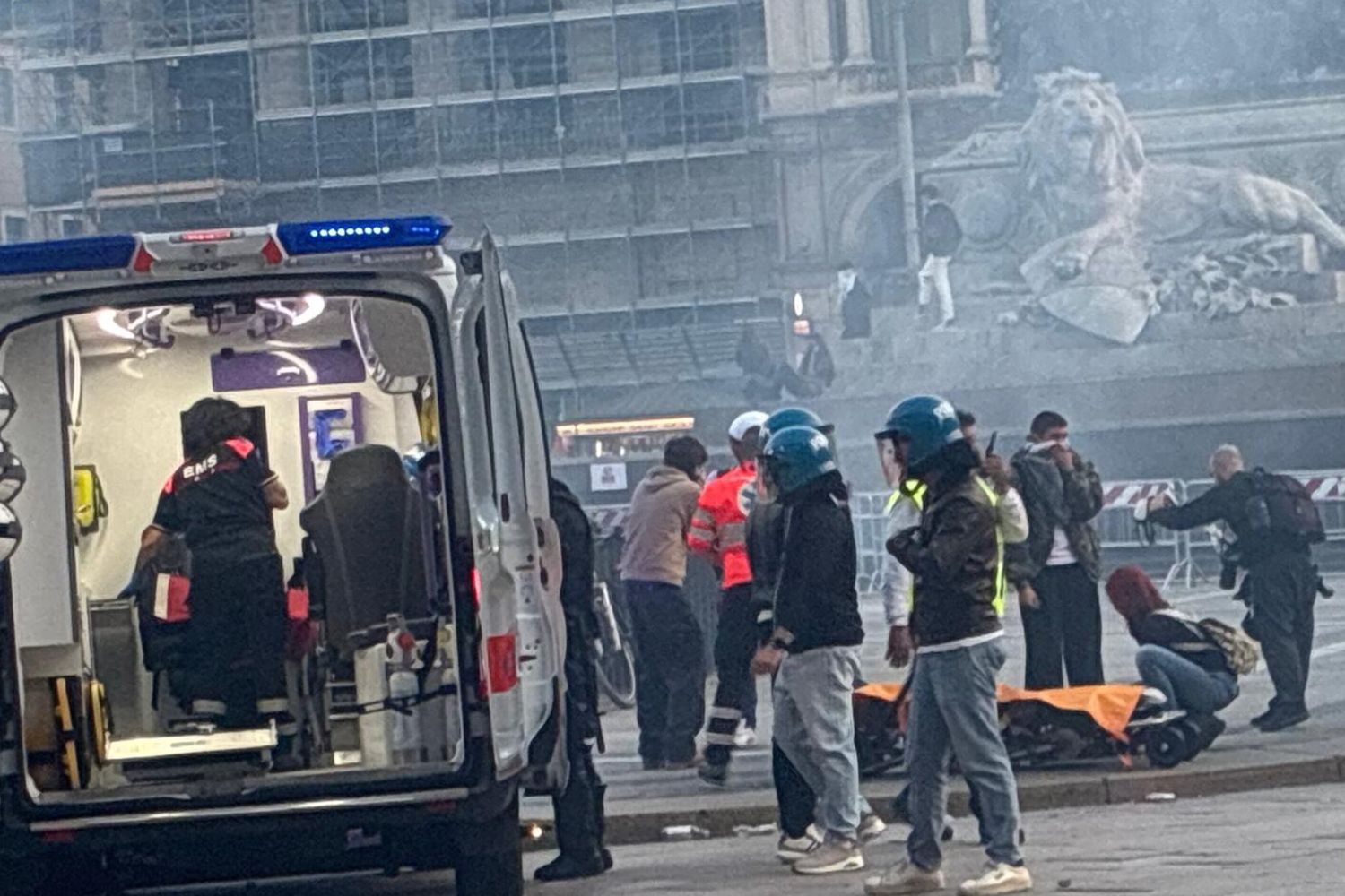 Manifestante ferita a Milano