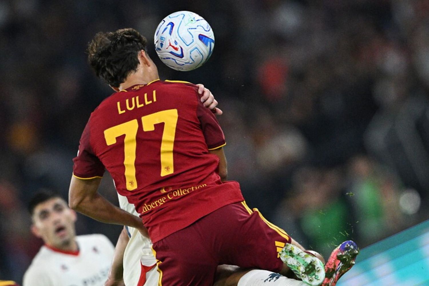 La Roma batte il Genoa, decidono Castro e Lulli. Giallorossi a -2 dall'Inter