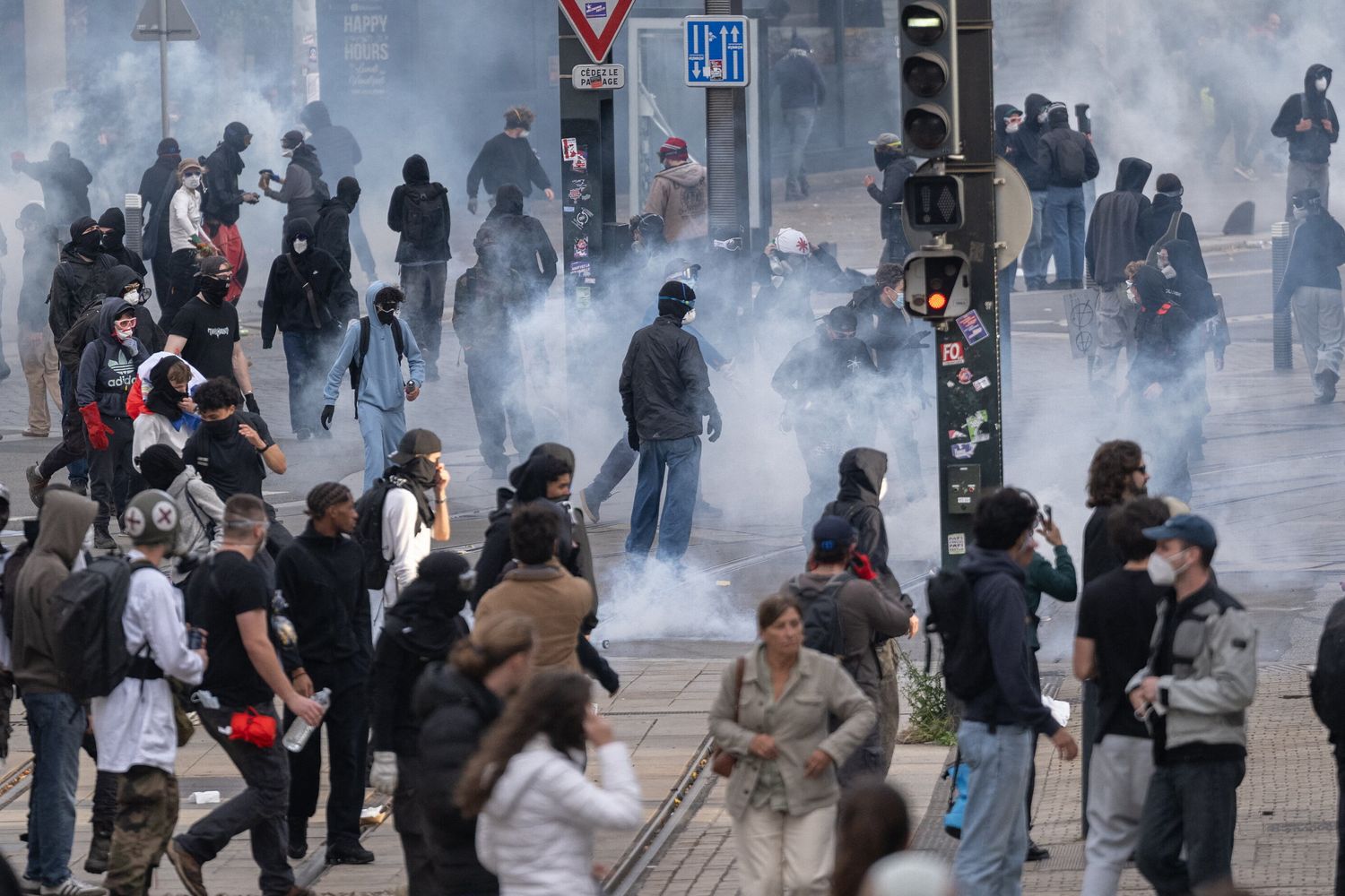 Violenze in Francia durante le manifestazioni contro il carovita
