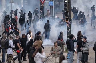 Violenze in Francia durante le manifestazioni contro il carovita