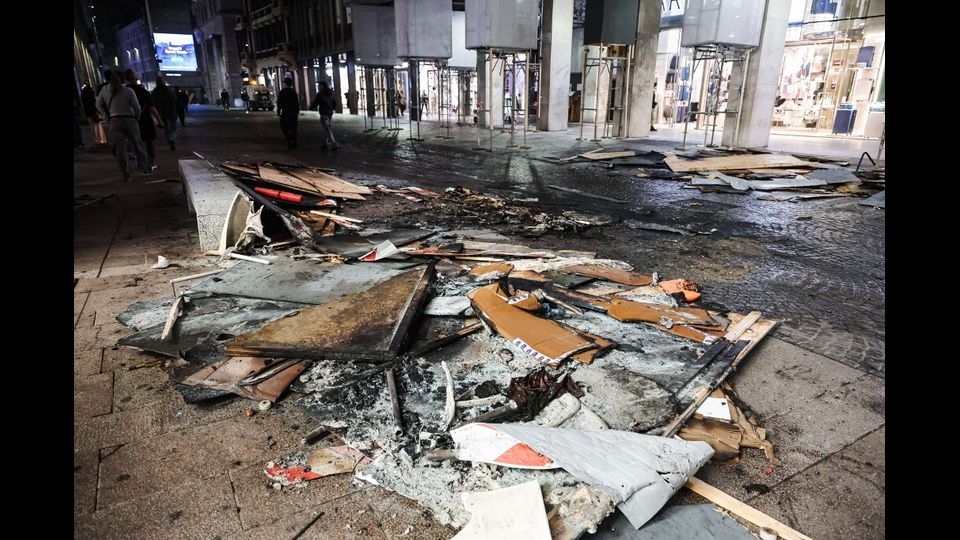 Le immagini degli scontri di Milano, Bologna e Torino