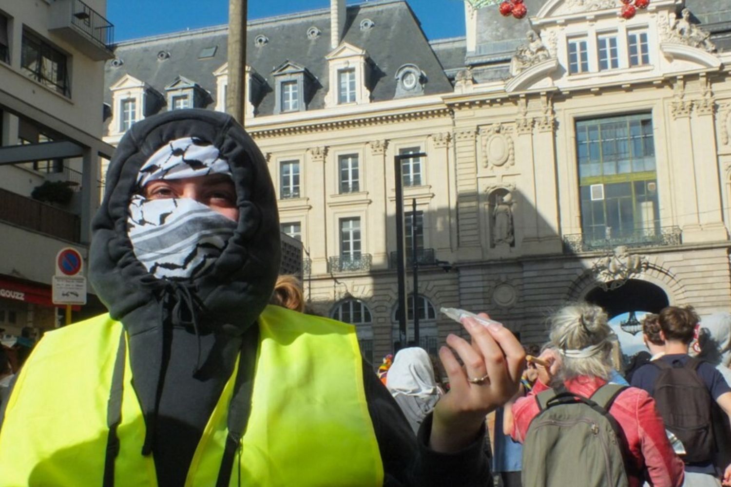 Francia, l'annuncio dei gilet gialli: "Sabato prossimo scenderemo di nuovo in piazza"