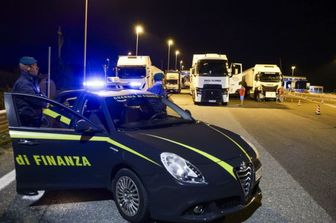 La protesta dei camionisti lungo l'A1 Napoli-Milano all'altezza di Caserta