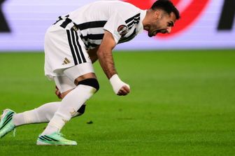 Il difensore della Juve Mehmet Zeki Celik esulta dopo il goal del momentaneo vantaggio