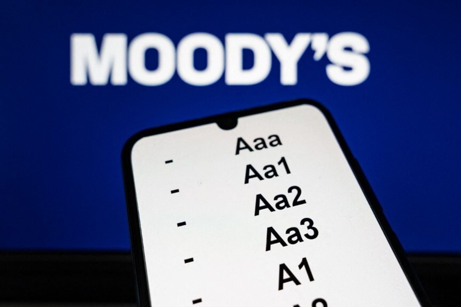 Moody's conferma il rating della Francia ad Aa3 con outlook negativo. Scope, invariato il giudizio sull'Italia