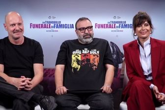 Il regista Massimiliano Bruno (al centro) con Pietro Sermonti e Claudia Pandolfi