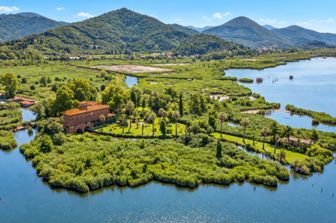 In vendita in Versilia la dimora sul Lago di Massaciuccoli amata da Puccini