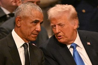 I lavori in corso alla Casa Bianca: Trump replica all'ironia di Obama