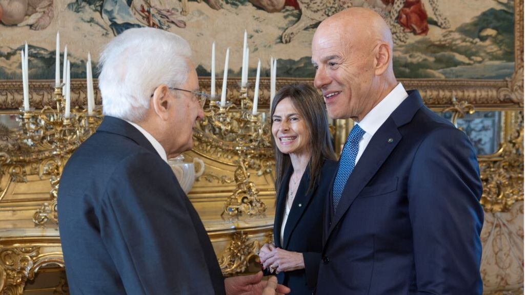 Il presidente Mattarella con la presidente di Eni Giuseppina Di Foggia e l'ad Eni Claudio Descalzi