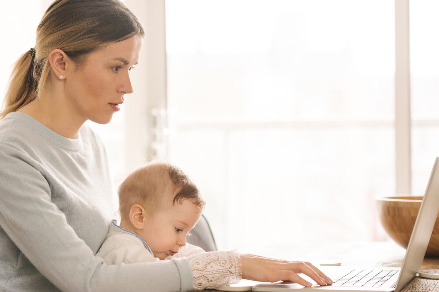 Mamma, lavoro (Afp)