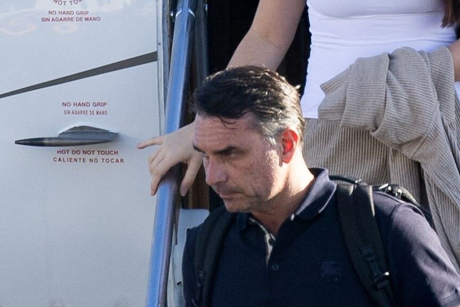 Flavio Bolsonaro a Miami scende dall'aereo