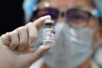 Un flacone di vaccino AstraZeneca&nbsp;