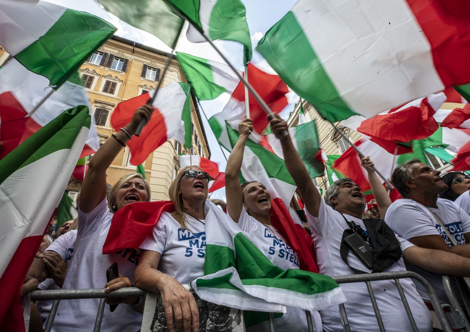 Una manifestazione di Lega e Fratelli d'Italia