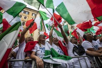 Una manifestazione di Lega e Fratelli d'Italia