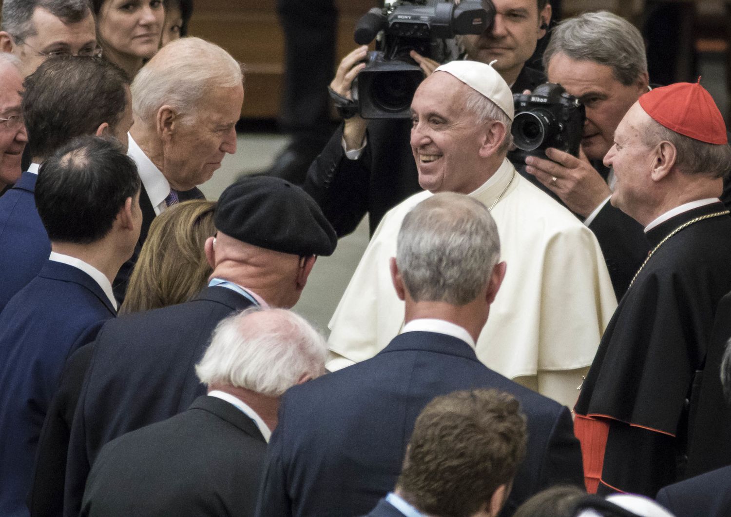 Papa Francesco e Joe Biden in un incontro nel 2016