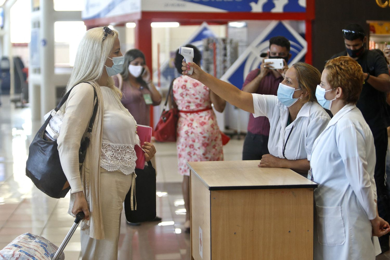 Controlli della temperatura nell'aeroporto dell'Havana a Cuba&nbsp;