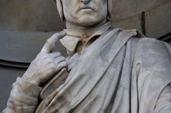 Statua di Dante Alighieri